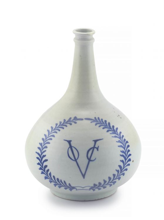 A Japanese blue and white VOC apothecary flask, 18th century