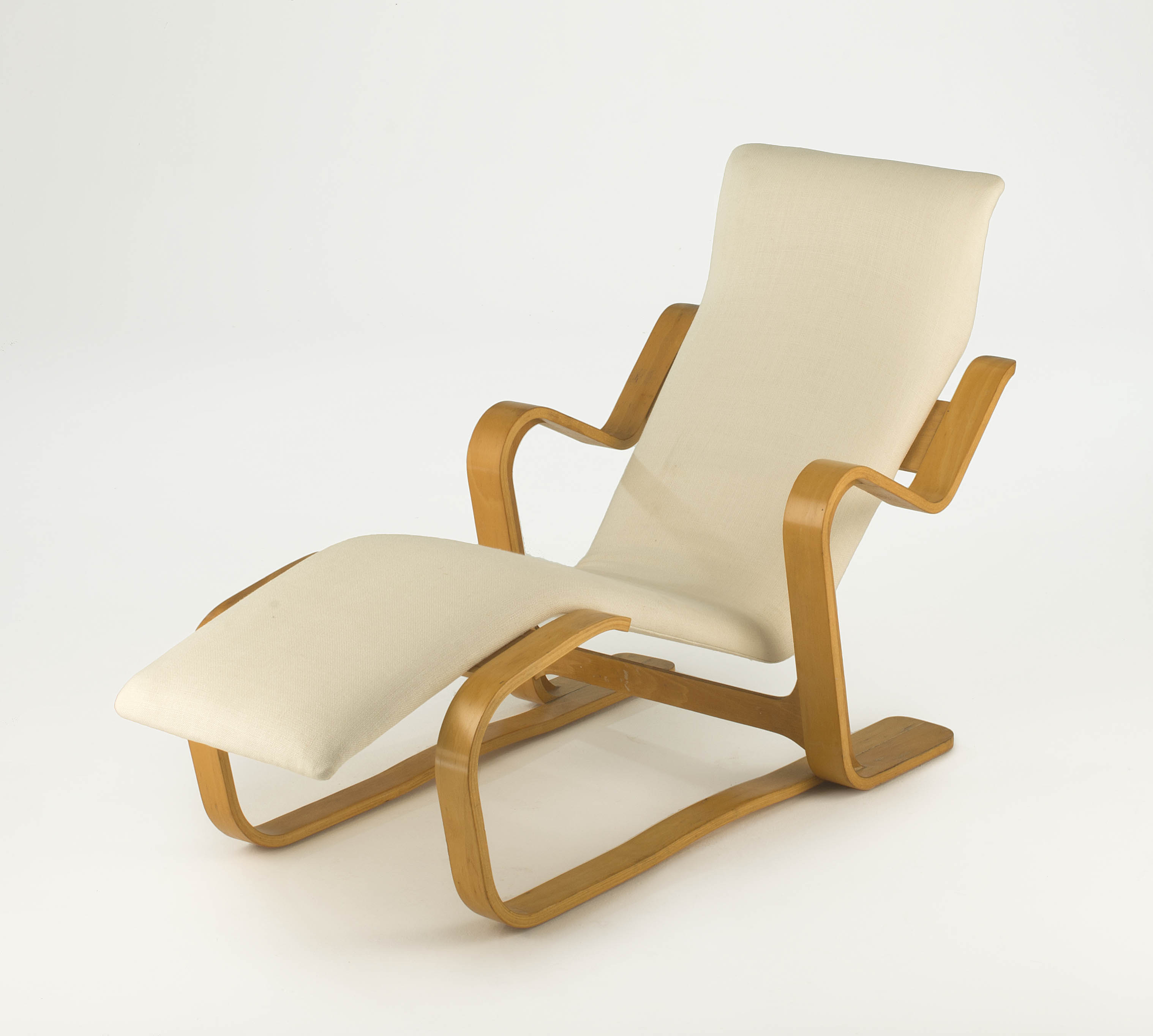 A Marcel Breuer Isokon chaize lounge chair for Knoll