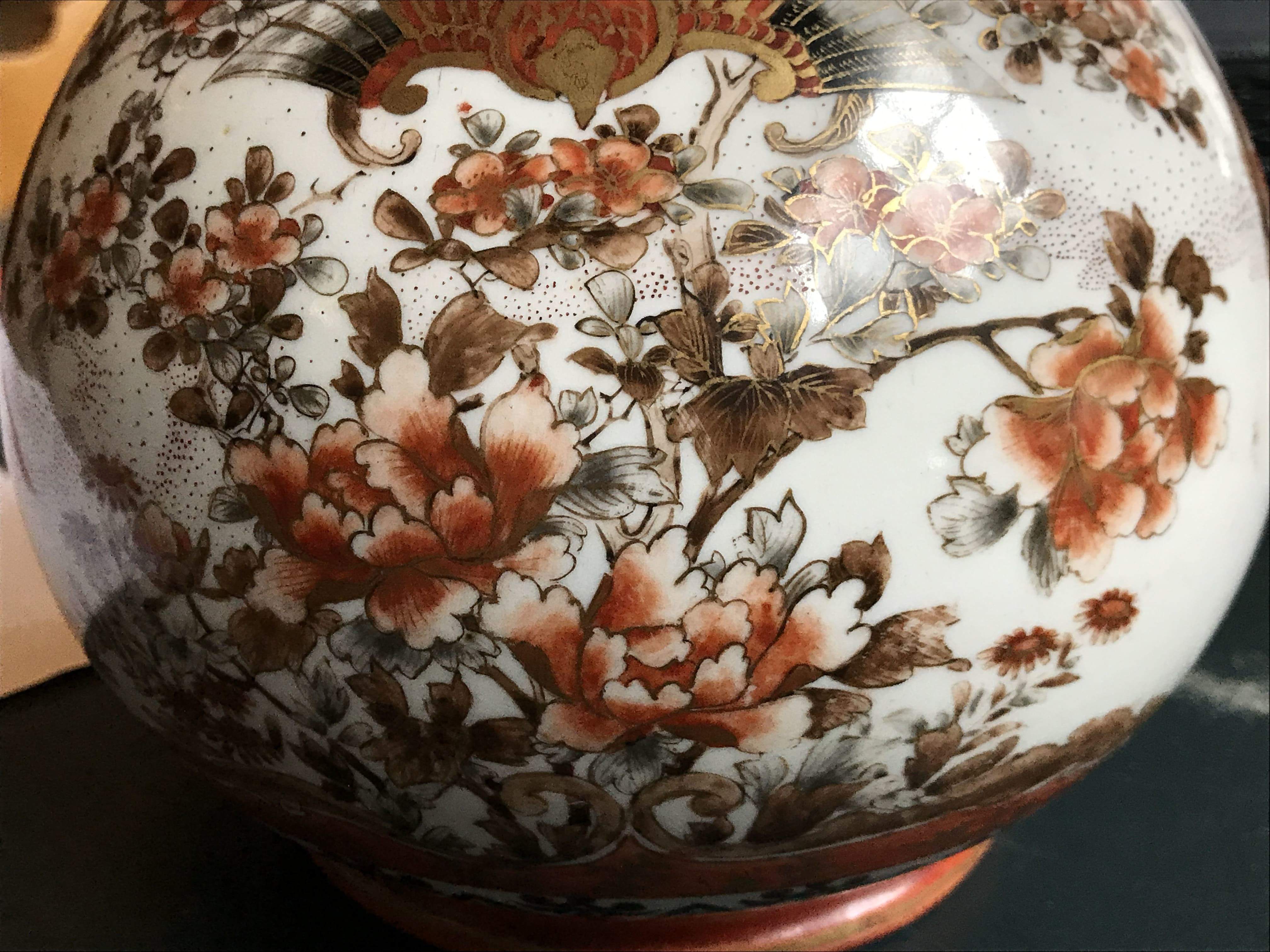 A pair of Japanese Kutani vases, late Meiji period, 1868-1912