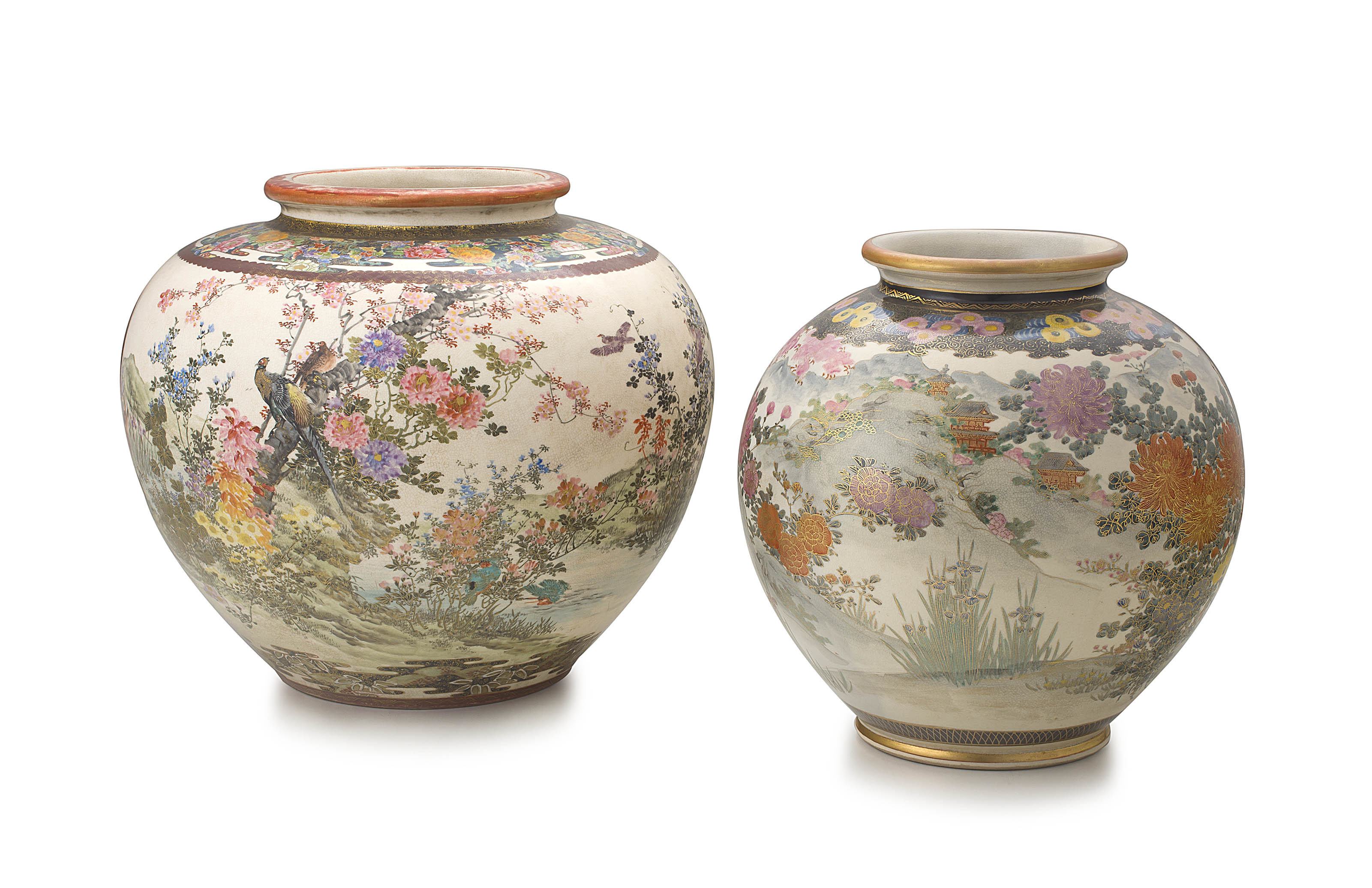A Japanese earthenware vase, early 20th century