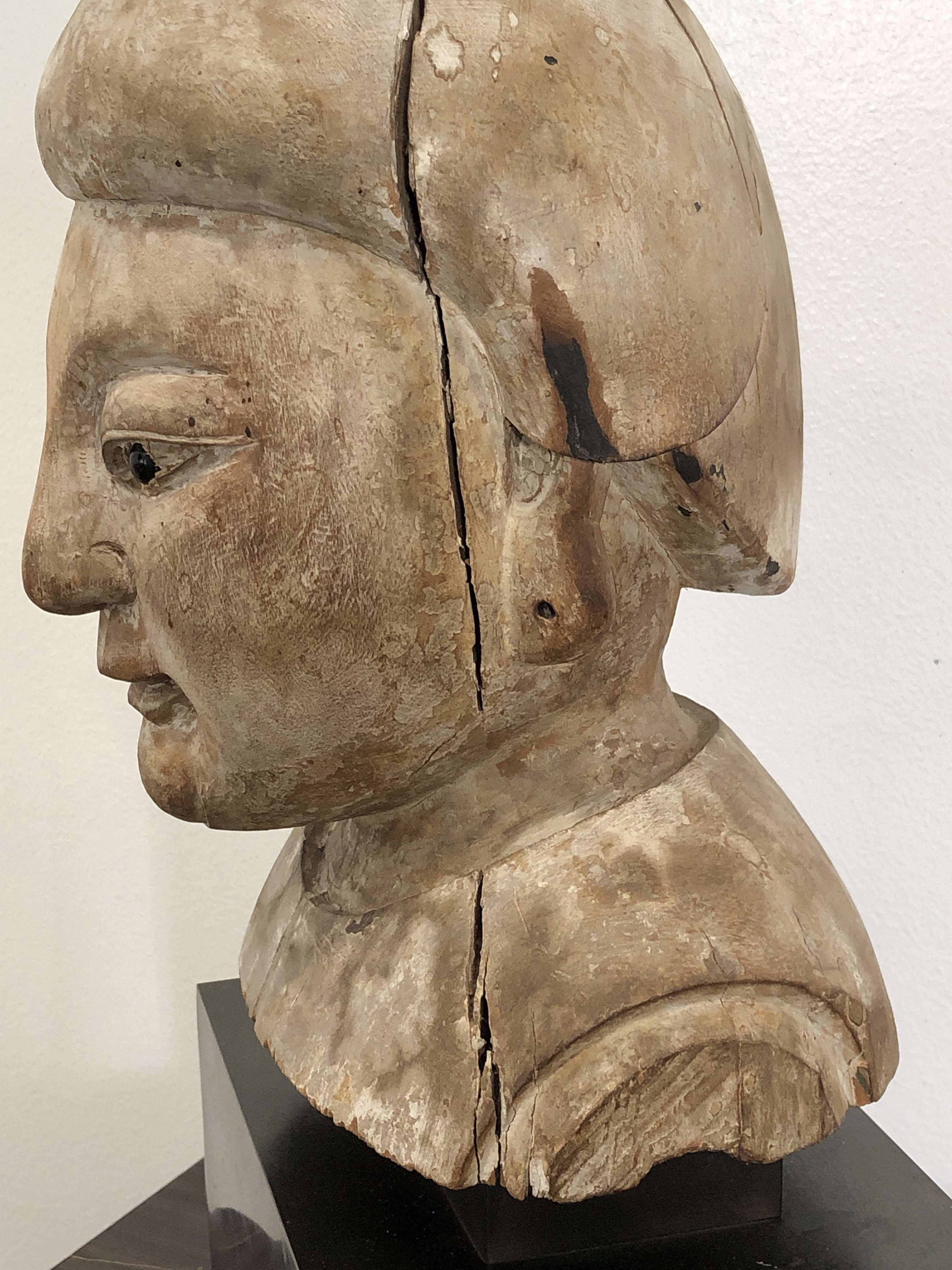 A Chinese carved wood bust of a dignitary, Ming Dynasty