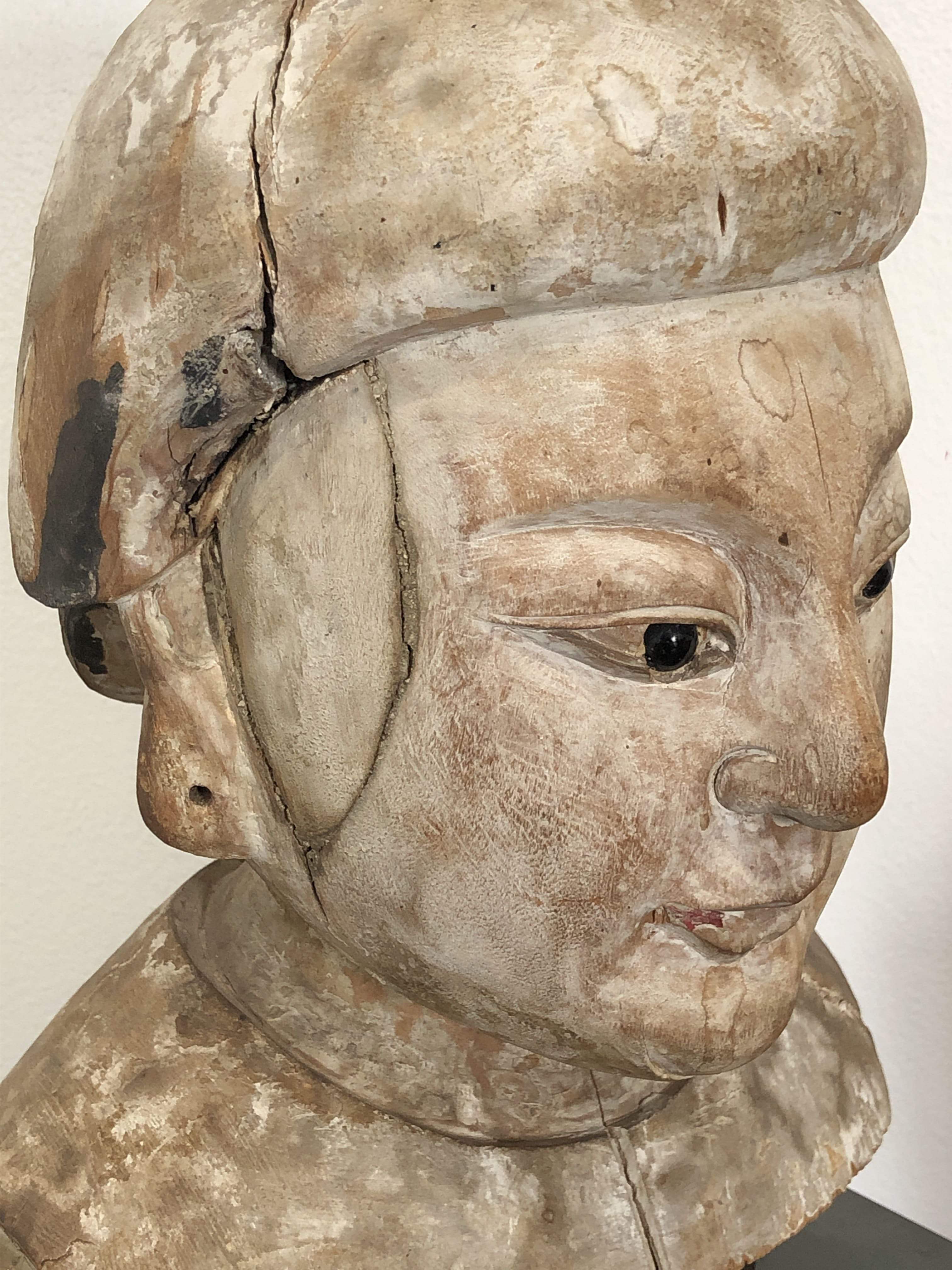A Chinese carved wood bust of a dignitary, Ming Dynasty