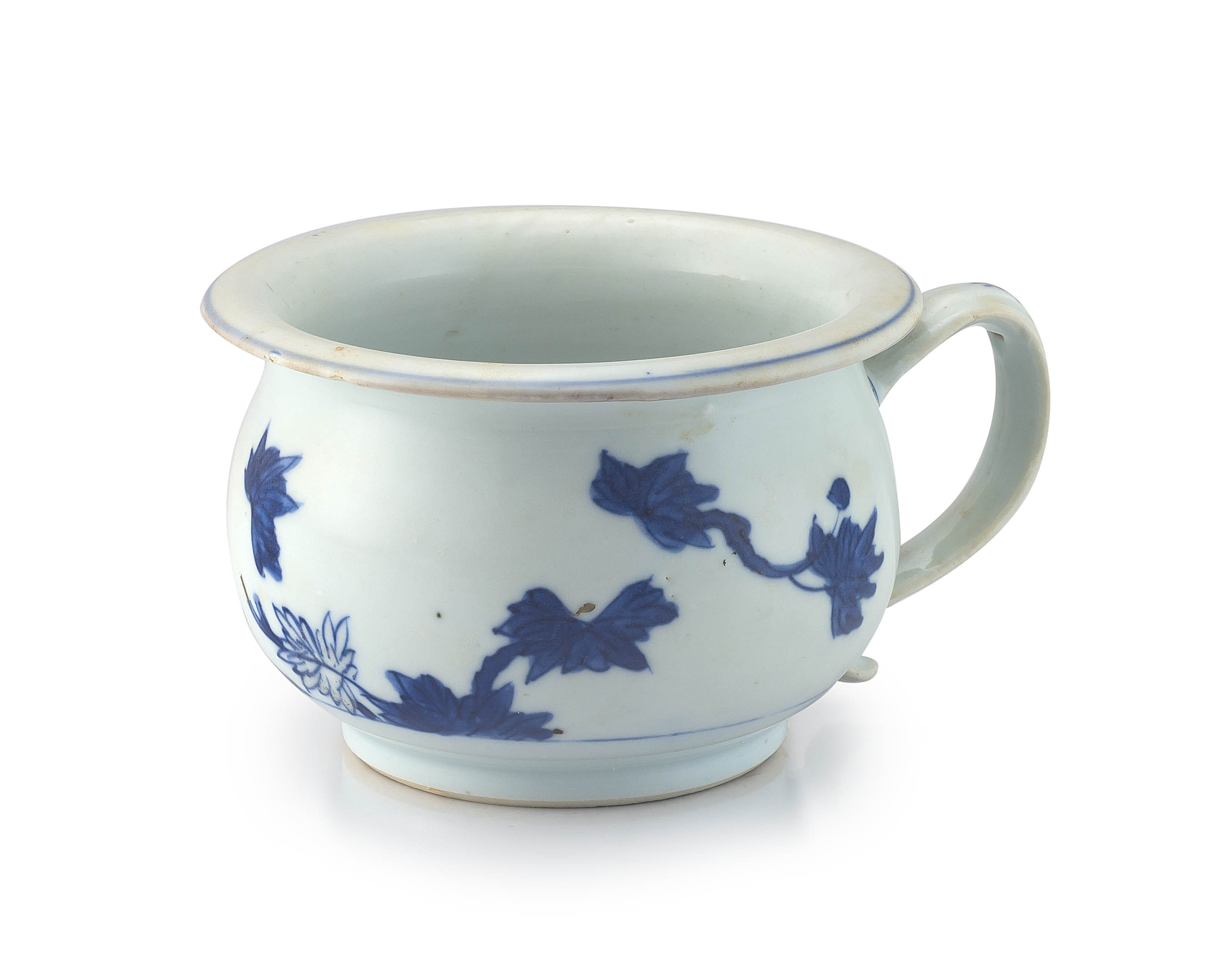 A Chinese blue and white miniature spittoon, Qianlong period, 1735-1796