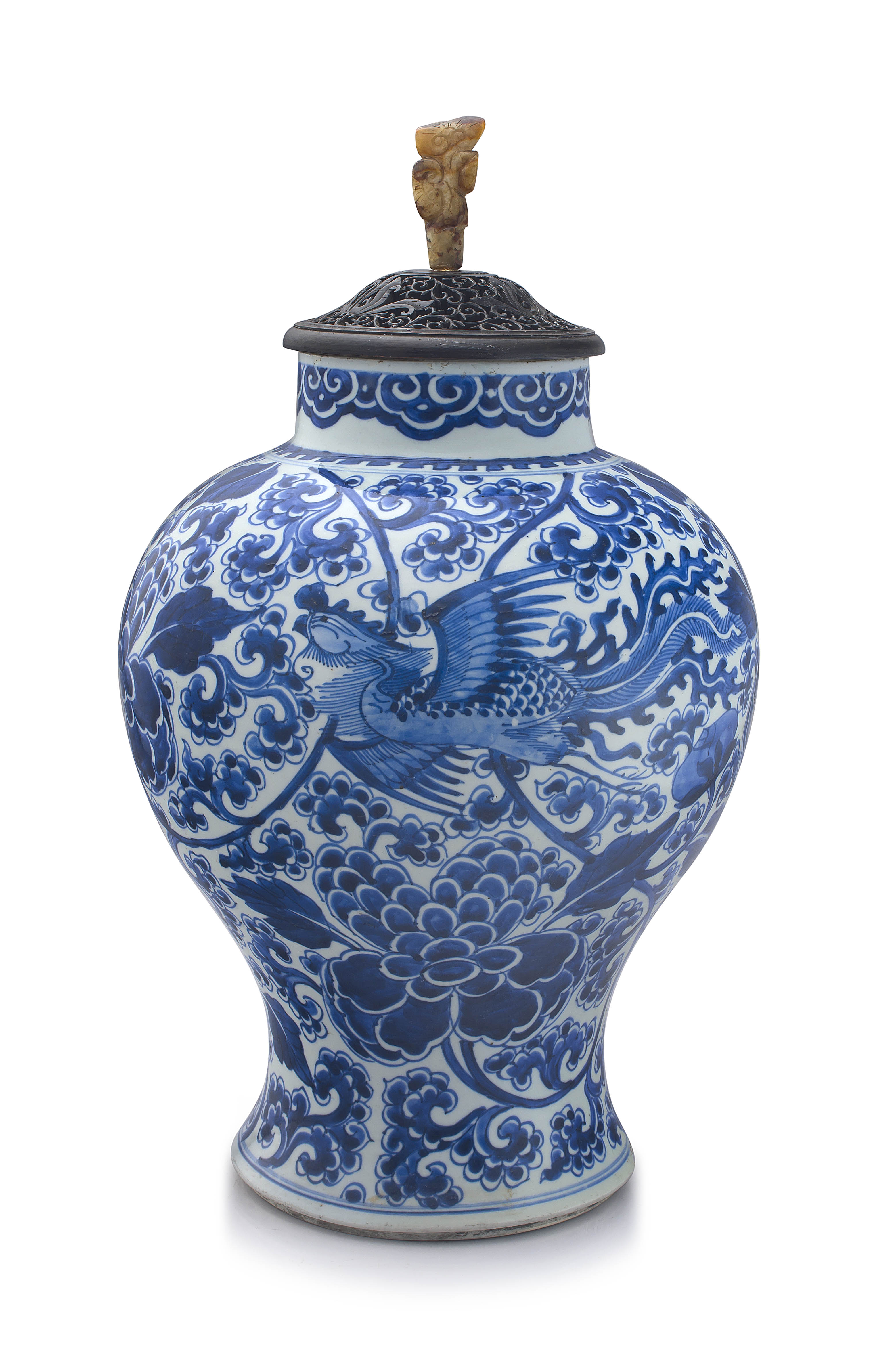 A Chinese blue and white vase, Qing Dynasty, Kangxi period, 1662-1722