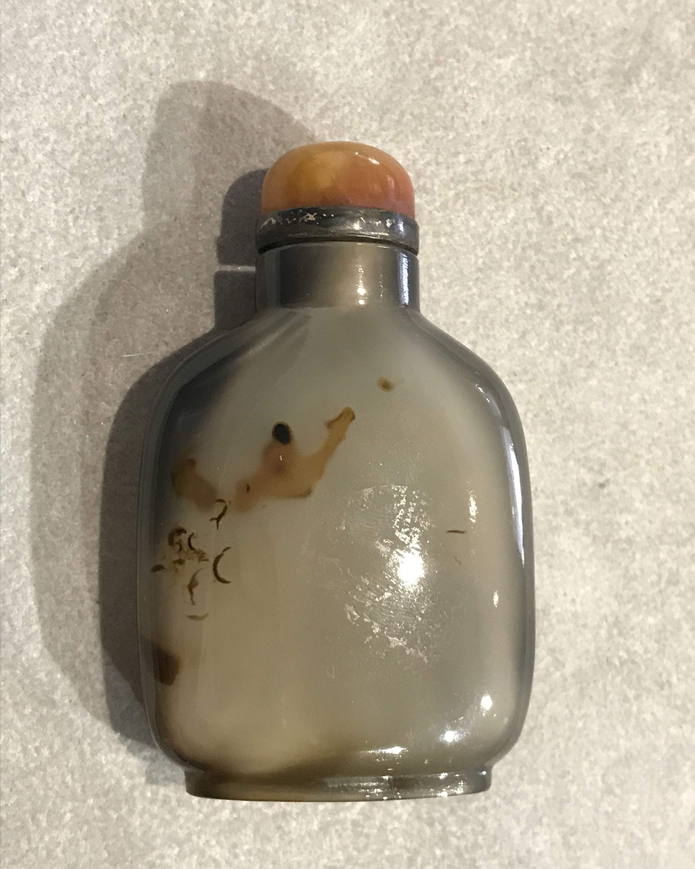 A Chinese shadow agate snuff bottle, Qing Dynasty, 19th century