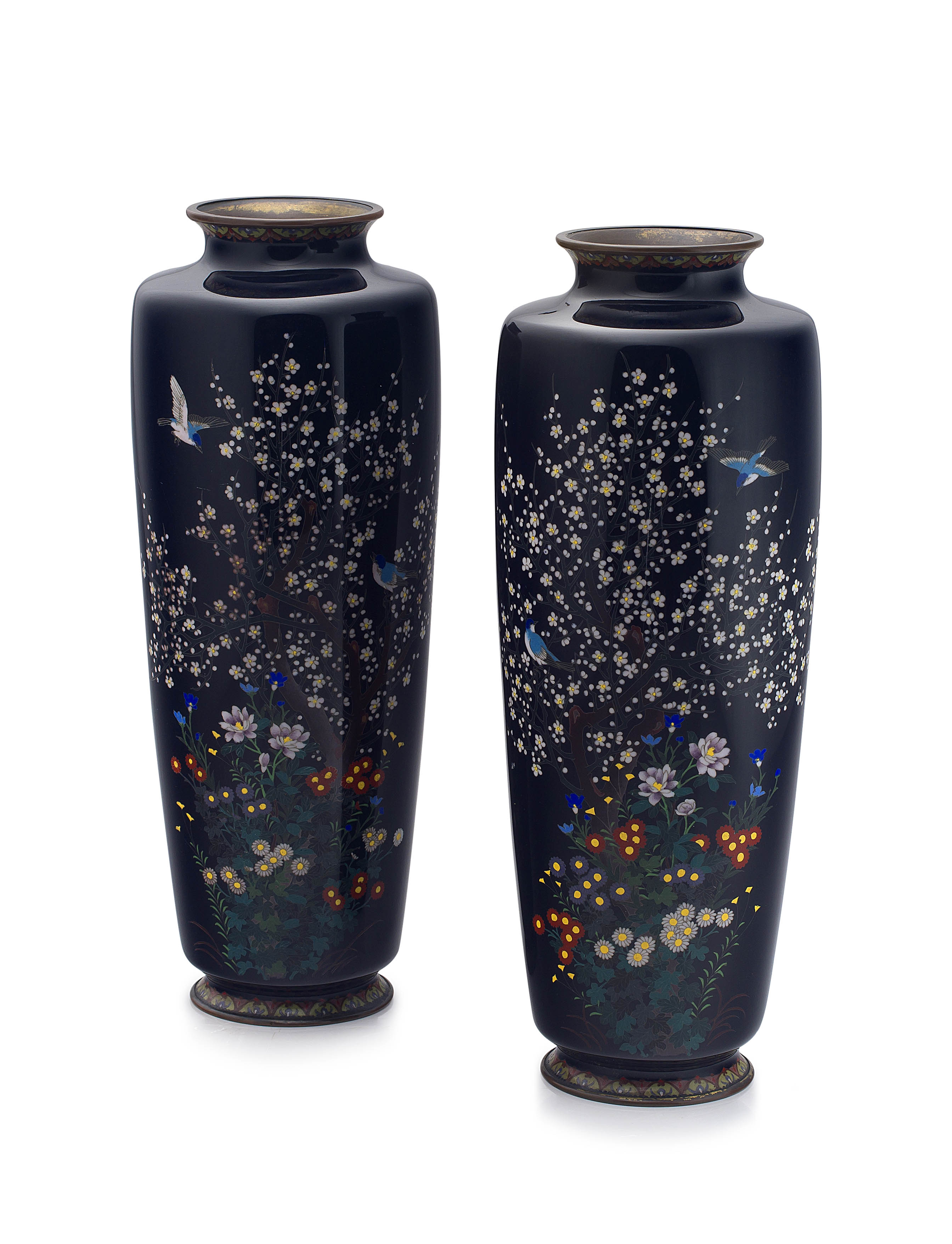 A matching pair of Japanese cloisonné enamel vases, Gonda Hirosuke, Meiji period, 1868-1912