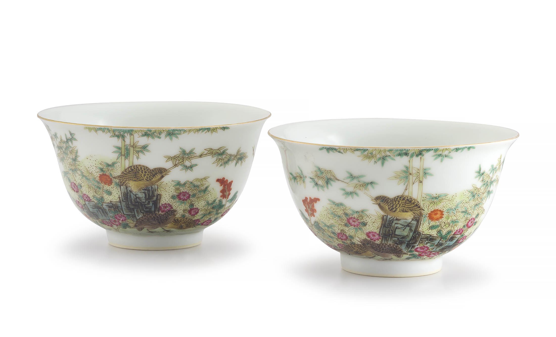 A pair of Chinese famille-verte bowls, Xuantong period, 1909-1912