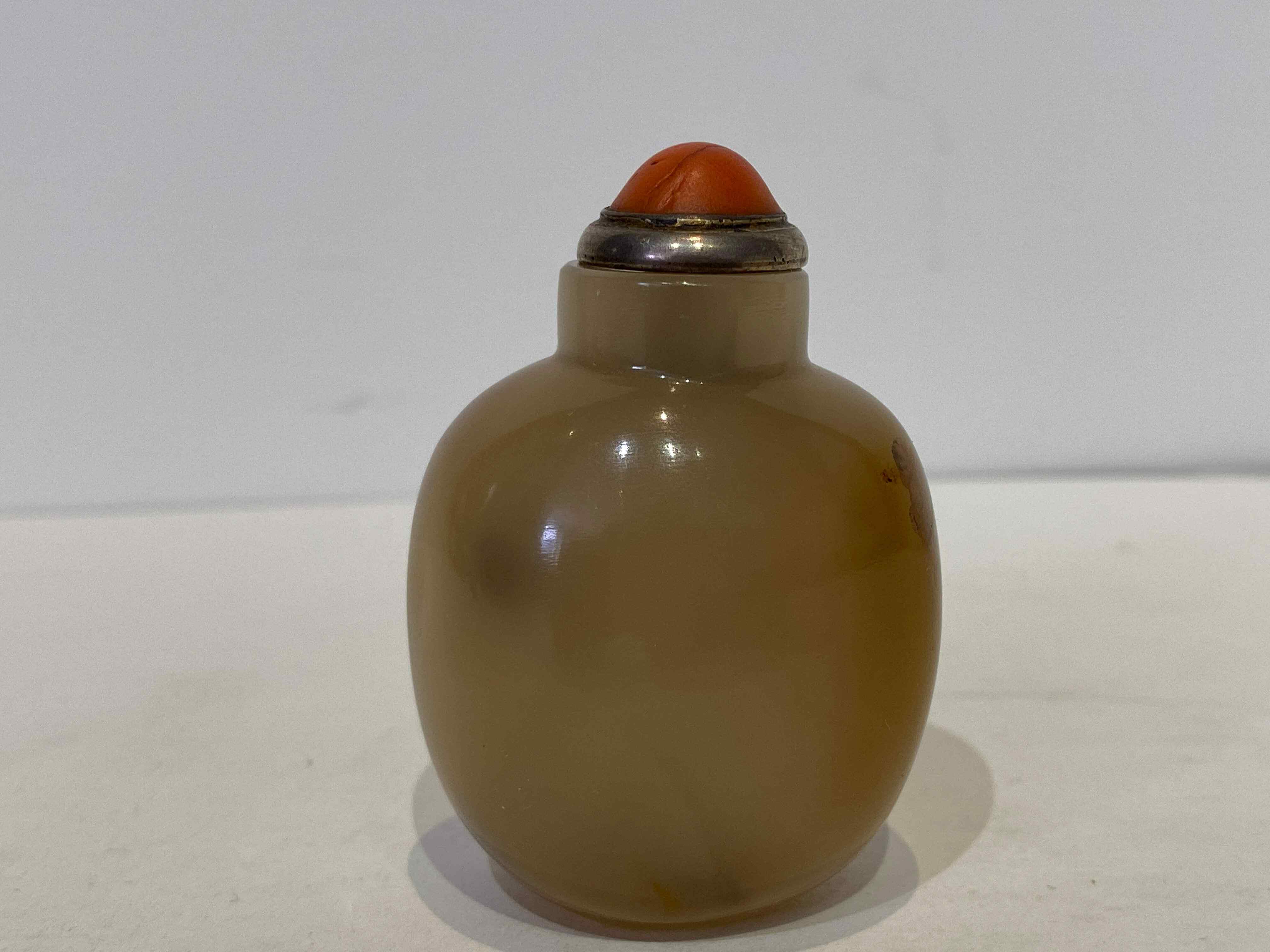 A Chinese ‘shadow’ agate snuff bottle, Qing Dynasty, 19th century