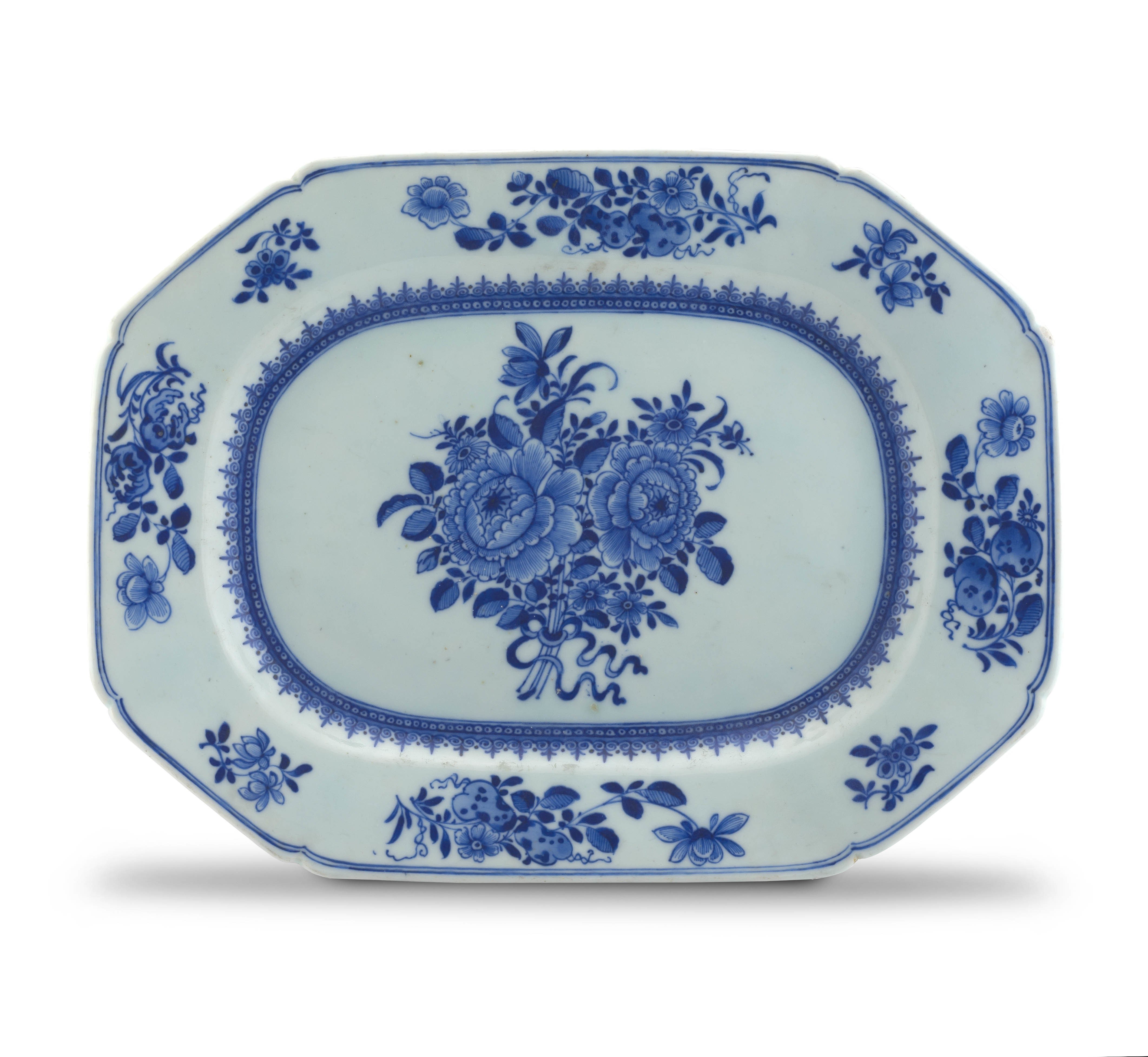 A Chinese Export blue and white octagonal plate, Qianlong period, 1735-1796