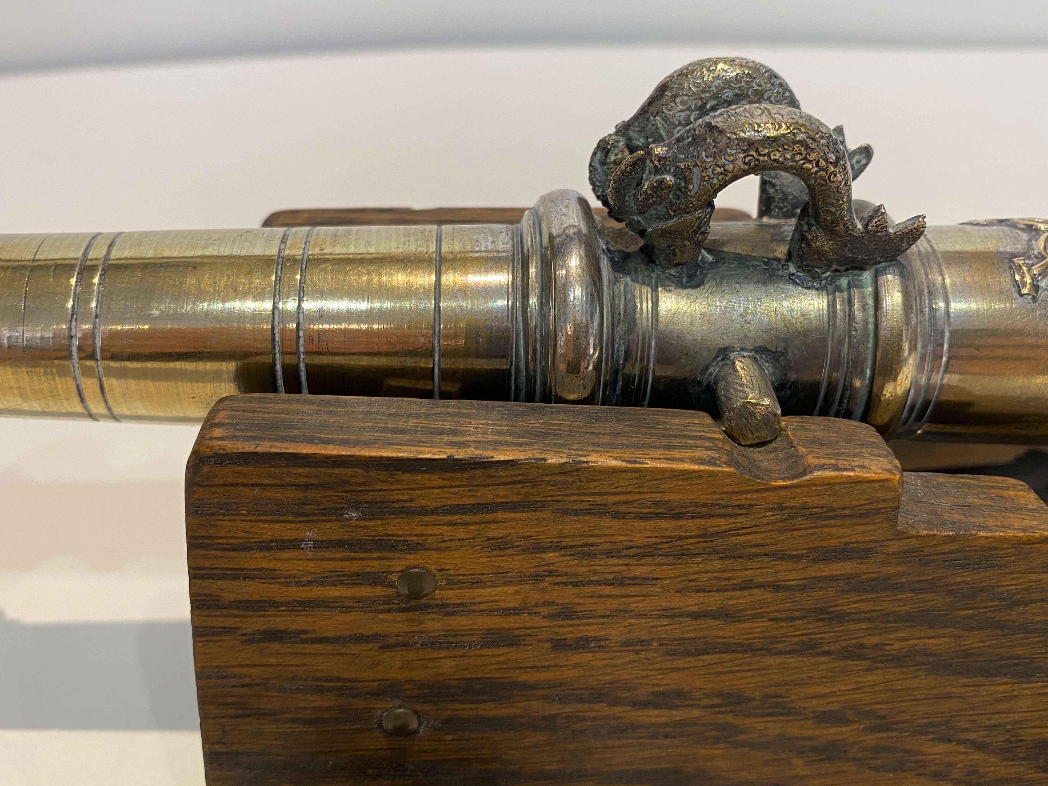 A miniature metal replica of a VOC cannon manufactured by Bill Pace, 20th century