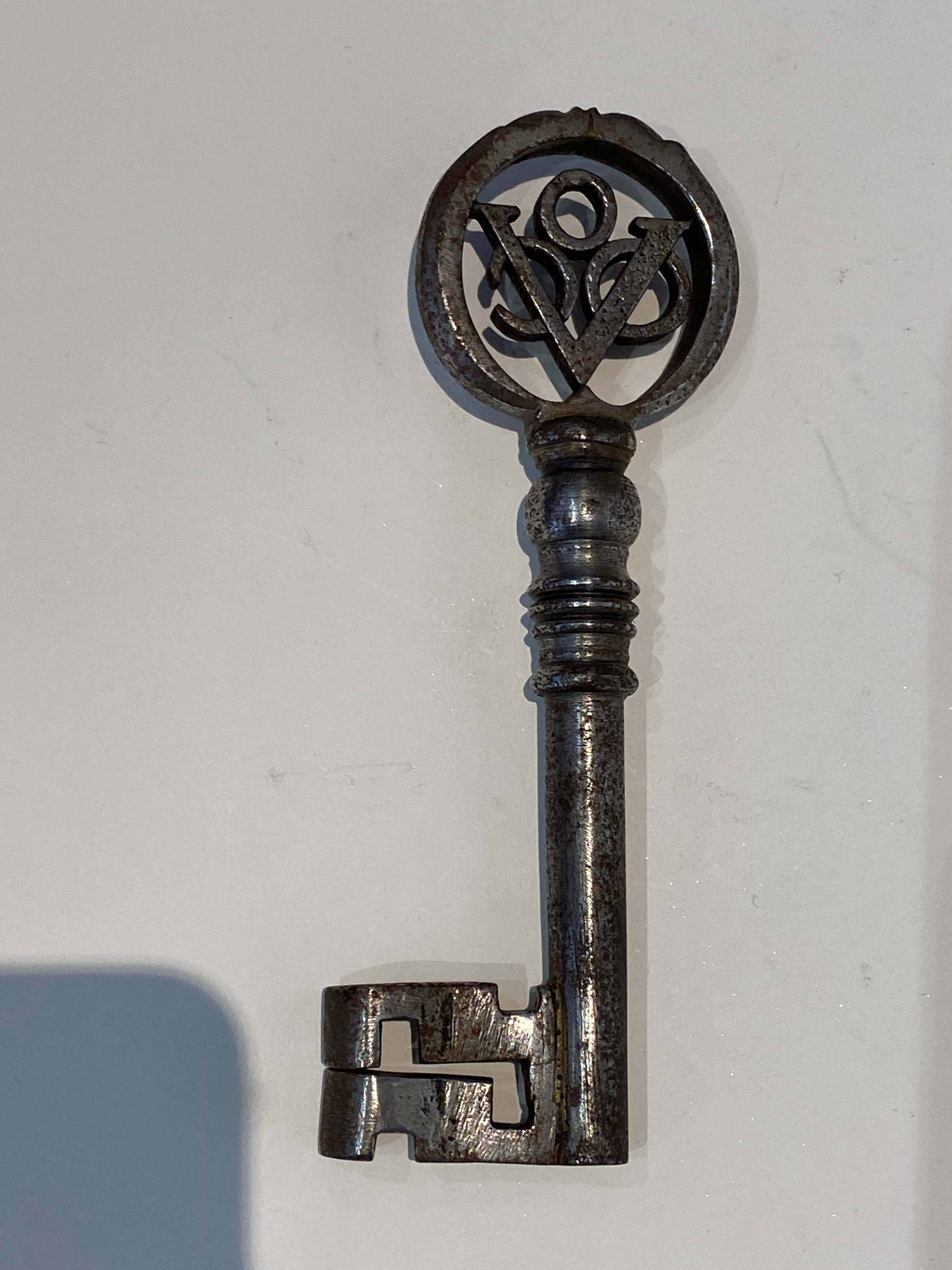 A large VOC iron key, 18th century