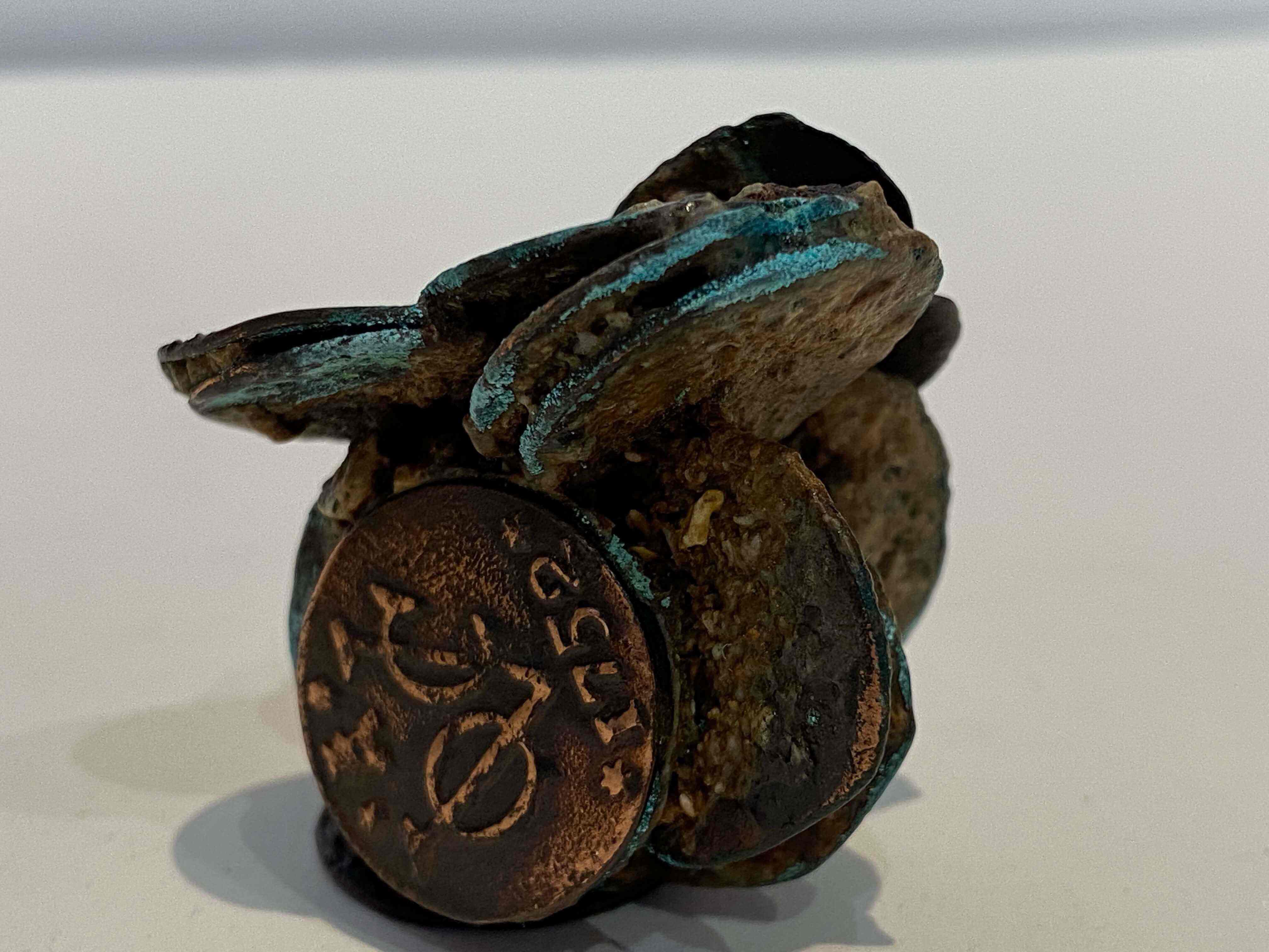 A cluster of VOC copper coinage, dated 1752