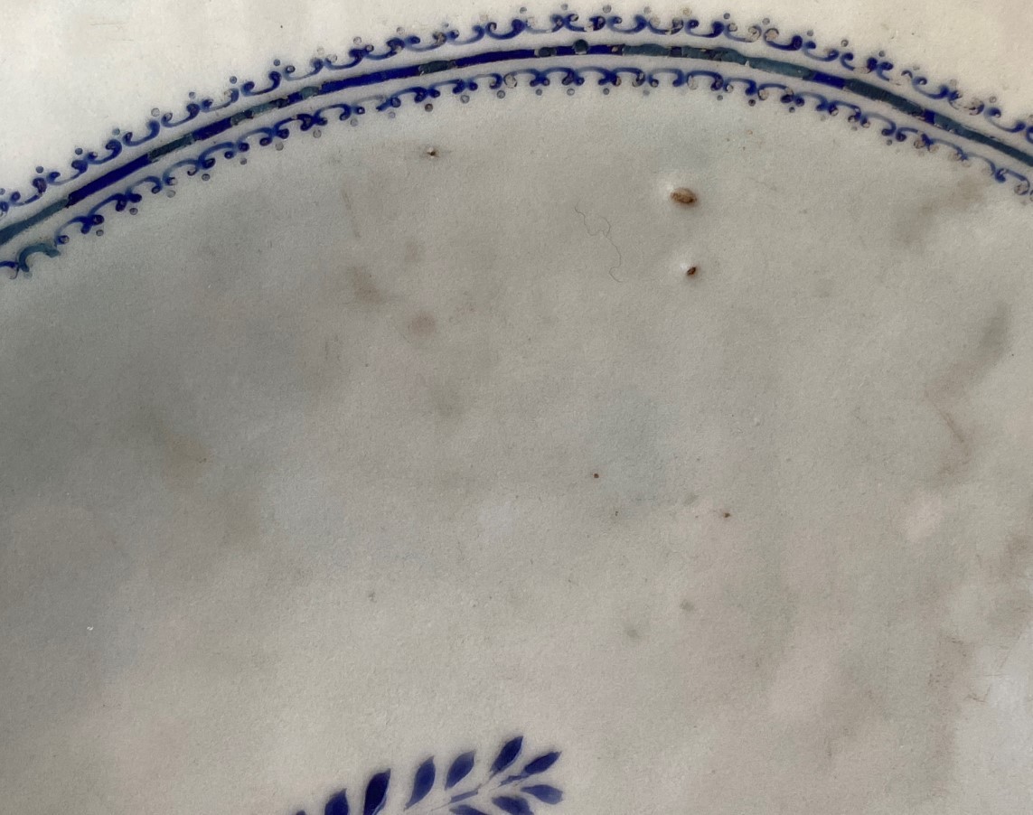 A Chinese VOC blue and white platter, late 18th century