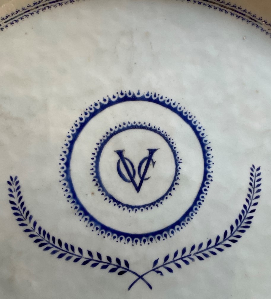 A Chinese VOC blue and white platter, late 18th century