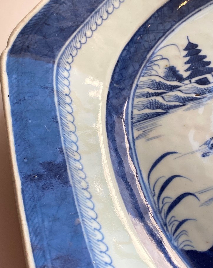 A Chinese Export blue and white dish, Qing Dynasty, 18th/19th century