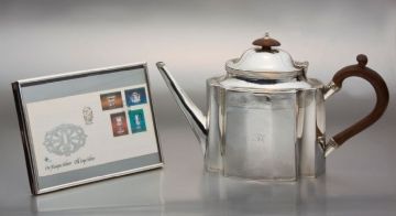 A Cape silver teapot, Daniel Beets, late 18th/early 19th century
