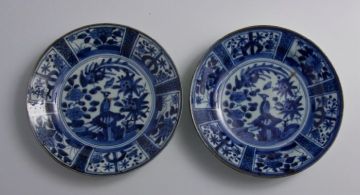 A pair of Japanese blue and white dishes, 19th century