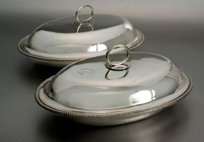A pair of George IV silver entrée dishes and covers, McHattie & Fenwick, Edinburgh, 1827
