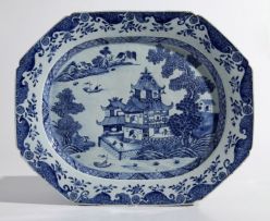 A Chinese blue and white octagonal platter, Qing Dynasty, Qianlong (1735-1796)
