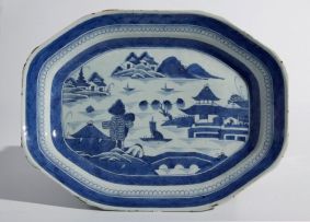 A Chinese blue and white Nanking octagonal platter, Qing Dynasty, early 19th century
