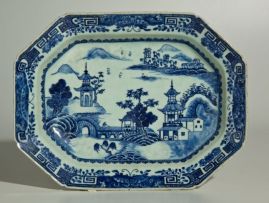 A Chinese blue and white octagonal dish Qing Dynasty, Qianlong (1735-1796)