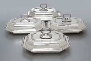 A set of three George V silver entrée dishes and covers, D & J Wellby Ltd, London, 1918