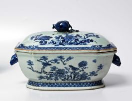 A Chinese blue and white tureen and cover, Qing Dynasty, Qianlong (1735-1796)