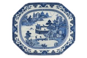 A Chinese blue and white Nankin platter, Qianlong (1735-1796)