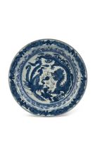 A Chinese blue and white dish, 19th/20th century