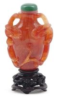 A Chinese agate snuff bottle, Qing Dynasty, late 19th century