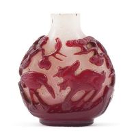 A Chinese red overlay glass snuff bottle, Qing Dynasty, 19th century