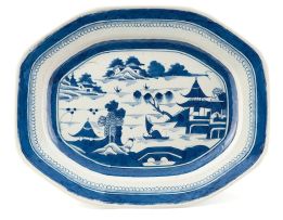 A Chinese blue and white Nankin dish, Qing Dynasty, late 18th/early 19th century