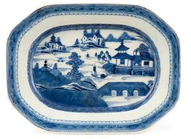 A Chinese blue and white Nankin dish, Qing Dynasty, late 18th/early 19th century