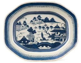 A Chinese blue and white Nankin dish, Qing Dynasty, early 19th century