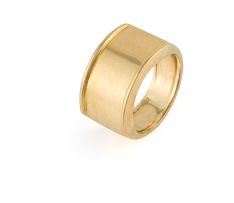 18 carat gold ring