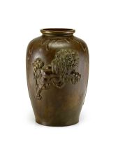 A Japanese bronze vase, Meiji Period (1868-1912)
