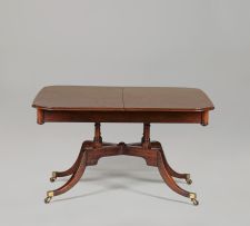 A mahogany extending dining table, first half 19th century