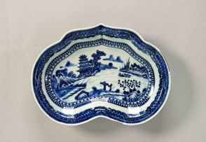 A Chinese blue and white dish, Qing Dynasty, Qianlong (1735-1796)