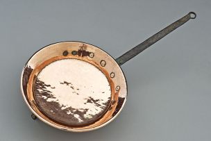 A Cape copper tart pan and cover, first half 19th century