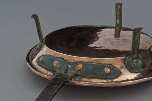 A Cape copper tart pan and cover, first half 19th century