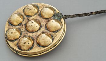 A Cape brass kolwyntjie pan, early 19th century