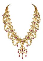 Indian gold pendant necklace, mid 20th century