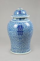 A Chinese blue and white vase and cover, Qing Dynasty, 19th century