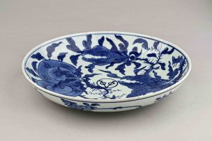 A rare Japanese Arita blue and white VOC dish, Edo Period, late 17th century