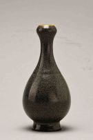 A Chinese eelskin-glazed garlic neck vase, probably 19th century