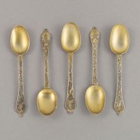 Five William III silver-gilt trefid teaspoons, maker's mark ID over P, circa 1695