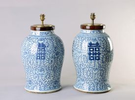 A pair of Chinese blue and white jars, Qing Dynasty, 19th century