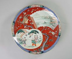 A Japanese Imari charger, late Meiji Period (1868-1912)