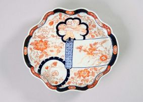 A Japanese Imari dish, late Meiji Period (1868-1912)