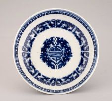 A Chinese blue and white saucer, Qing Dynasty, 19th century